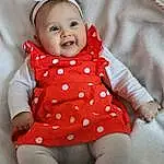 Visage, Joue, Peau, Head, Sourire, Lip, Chin, Yeux, Blanc, Baby & Toddler Clothing, Comfort, Human Body, Sleeve, Dress, Collar, Rose, Happy, Bambin, Baby, Thigh, Personne