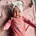 Peau, Sourire, Lip, Photograph, Yeux, Mouth, Human Body, Baby & Toddler Clothing, Flash Photography, Cap, Sleeve, Happy, Rose, Comfort, Baby, Bambin, Thigh, T-shirt, Enfant, Human Leg, Personne, Headwear