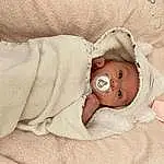 Joue, Peau, Head, Yeux, Comfort, Sleeve, Baby & Toddler Clothing, Eyelash, Baby, Beige, Headgear, Bambin, Linens, Bedding, Baby Sleeping, Chapi Chapo, Enfant, Bedtime, Bed Sheet, Baby Products, Personne, Headwear