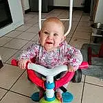 Visage, Sourire, Head, Wheel, Tire, Yeux, Blanc, Baby & Toddler Clothing, Debout, Riding Toy, Bambin, Baby, Magenta, Kitchen Appliance, Enfant, T-shirt, Happy, Assis, Personne, Joy