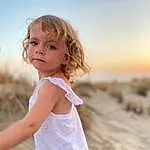 Ciel, People In Nature, Flash Photography, Sleeve, Happy, Body Of Water, Bambin, Blond, Bois, Brown Hair, Fun, Landscape, Herbe, Sand, Enfant, Surfer Hair, T-shirt, Ocean, Portrait Photography, Coast, Personne