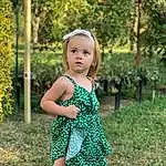 Plante, Coiffure, Yeux, People In Nature, Dress, One-piece Garment, Happy, Waist, Arbre, Day Dress, Herbe, Baby & Toddler Clothing, Summer, Bambin, Meadow, Pattern, Enfant, Grassland, Garden, Leisure, Personne