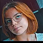 Lunettes, Nez, Lip, Vision Care, Eyebrow, Eyelash, Flash Photography, Jaw, Eyewear, Layered Hair, Sourire, Step Cutting, Bangs, Selfie, Long Hair, Electric Blue, Makeover, Poster, Blond, Brown Hair, Personne