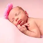 Joue, Peau, Lip, Eyebrow, Comfort, Baby, Textile, Baby Sleeping, Finger, Baby & Toddler Clothing, Bambin, Flash Photography, Nail, Eyelash, Happy, Stomach, Enfant, Linens, Thumb, Bedtime, Personne