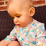 Nez, Joue, Peau, Chin, Shirt, Yeux, Facial Expression, Baby & Toddler Clothing, Neck, Sleeve, Orange, Dress, T-shirt, Baby, Collar, Bambin, Red, Brickwork, Brick, Happy, Personne