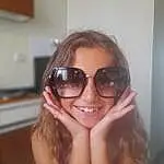 Nez, Lunettes, Sourire, Lip, Goggles, Vision Care, Shoulder, Sunglasses, Mouth, Eyelash, Eyewear, Jaw, Eye Glass Accessory, Happy, Gesture, Layered Hair, Kitchen Appliance, Personal Protective Equipment, Selfie, Bangs, Personne, Joy