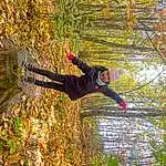 Plante, People In Nature, Branch, Sunlight, Arbre, Herbe, Natural Landscape, Active Pants, Deciduous, Leisure, Trunk, ForÃªt, Twig, Recreation, Woodland, Happy, Temperate Broadleaf And Mixed Forest, Adventure, Landscape, Northern Hardwood Forest, Personne, Headwear