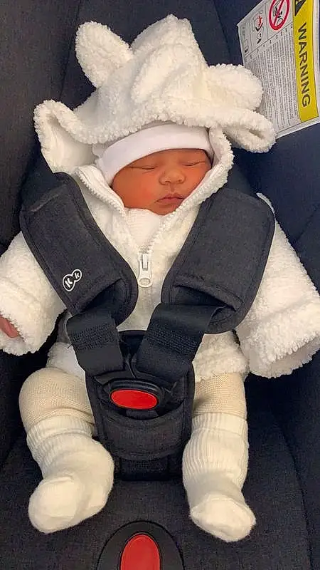Visage, Joue, Yeux, Blanc, Comfort, Baby, Sleeve, Finger, Bambin, Thumb, Glove, Baby & Toddler Clothing, Baby Products, Enfant, Baby Sleeping, Baby Safety, Woolen, Wool, Service, Personne, Headwear