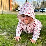 Vêtements d’extérieur, Plante, Facial Expression, Dress, Sleeve, People In Nature, Baby & Toddler Clothing, Arbre, Herbe, Rose, Bambin, Cap, Fun, Baby, Ciel, Happy, Pattern, Recreation, Crawling, Personne, Headwear