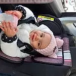 Sourire, Baby, Vehicle, Comfort, Wheel, Bambin, Baby Carriage, Car Seat, Enfant, Lap, Vehicle Door, Baby & Toddler Clothing, Vrouumm, Personal Luxury Car, Auto Part, Car, Baby Products, Family Car, Automotive Exterior, Trunk, Personne, Joy, Headwear