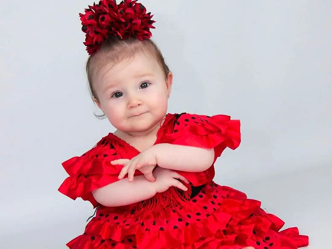 Baby & Toddler Clothing, Sleeve, Chapi Chapo, Rose, Day Dress, Baby, Collar, One-piece Garment, Bambin, Pattern, Flash Photography, Embellishment, Costume Hat, Petal, Magenta, Ruffle, Fashion Design, Fashion Accessory, Headpiece, Déguisements, Personne